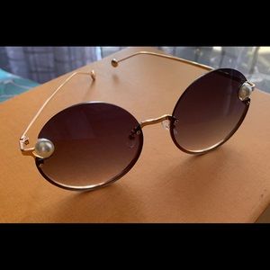 Fashion style sunglasses 🕶 POP8492 w/ pearl/sides